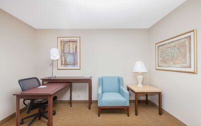 Hawthorn Suites by Wyndham Midwest City Tinker AFB