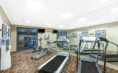 Hawthorn Suites by Wyndham Midwest City Tinker AFB