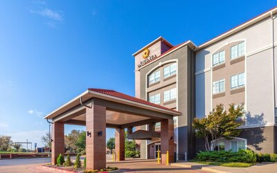 La Quinta Inn & Suites by Wyndham Oklahoma City - Moore