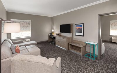 La Quinta Inn & Suites by Wyndham Oklahoma City - Moore