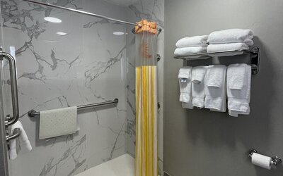 La Quinta Inn & Suites by Wyndham Oklahoma City - Moore