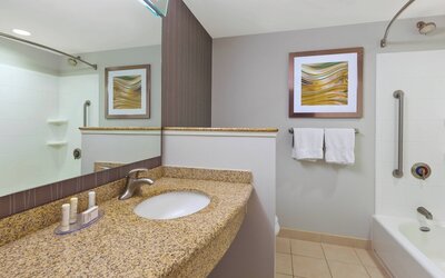 Courtyard by Marriott Omaha La Vista