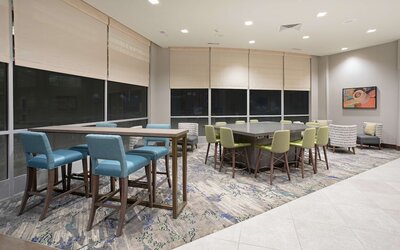 Hilton Garden Inn Omaha Aksarben Village