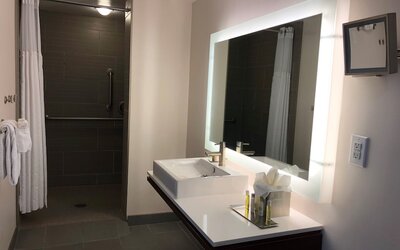 DoubleTree by Hilton Omaha Southwest