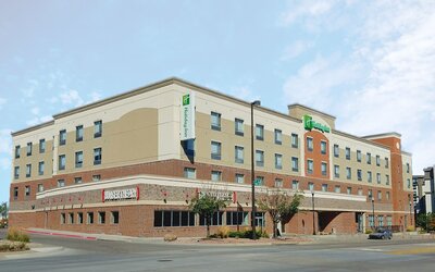 Holiday Inn Omaha Downtown - Waterpark by IHG