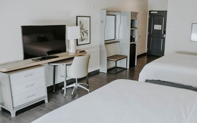 Holiday Inn Omaha Downtown - Waterpark by IHG
