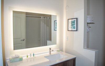 Holiday Inn Omaha Downtown - Waterpark by IHG