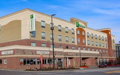 Holiday Inn Omaha Downtown - Waterpark by IHG