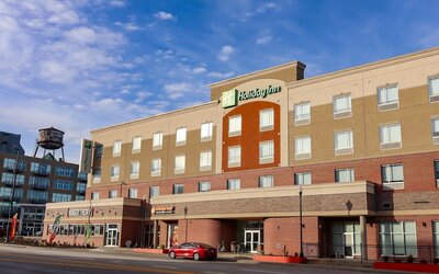 Holiday Inn Omaha Downtown - Waterpark by IHG