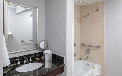 DoubleTree by Hilton Omaha Downtown