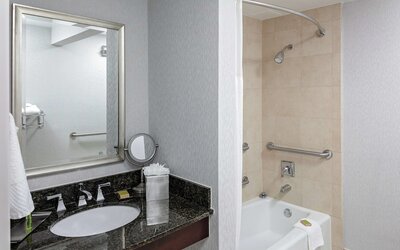 DoubleTree by Hilton Omaha Downtown