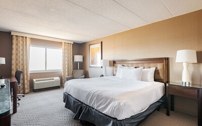 Wyndham Omaha / West Dodge