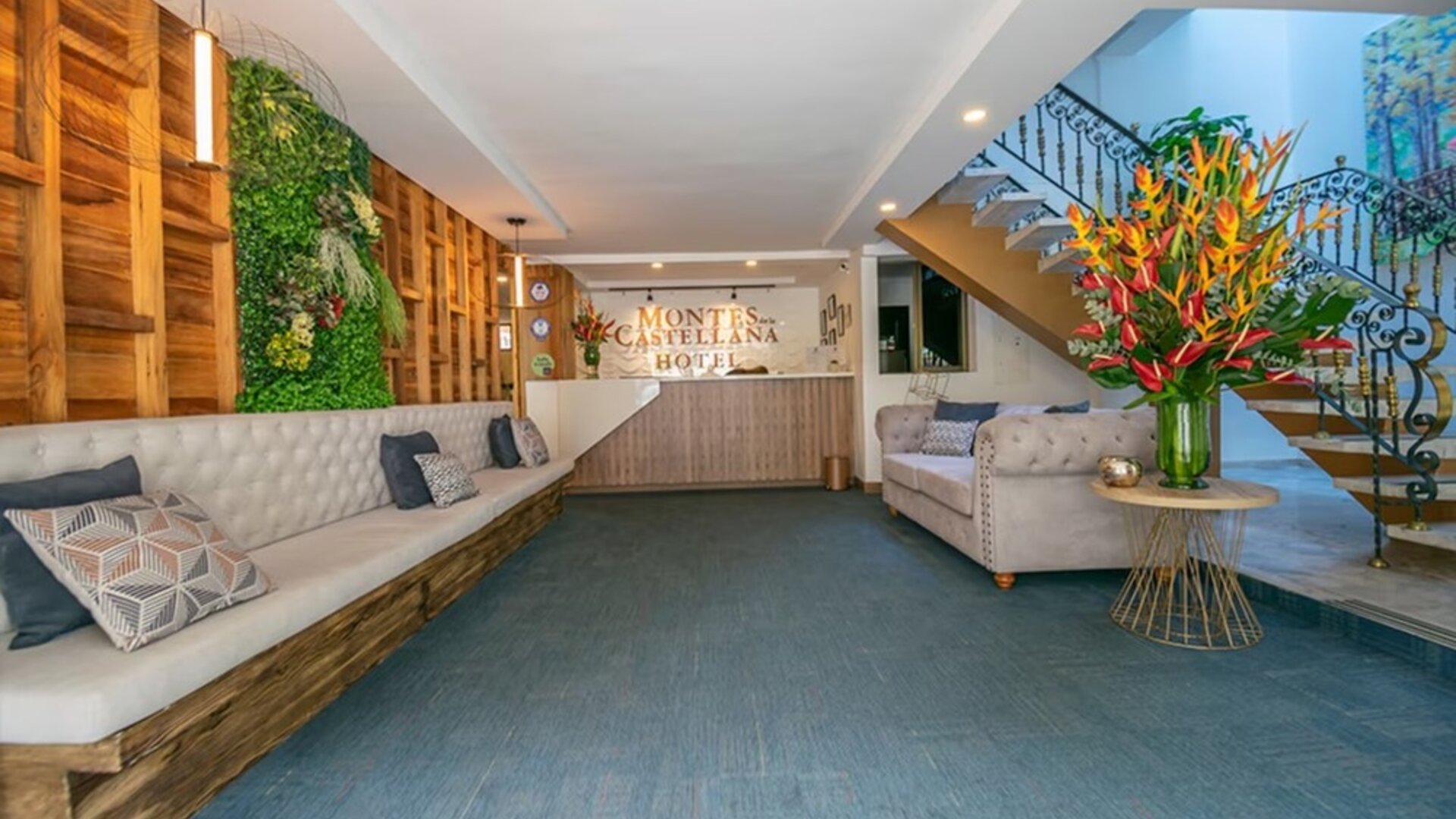 Lobby and lounge area at Montes De La Castellana Hotel.