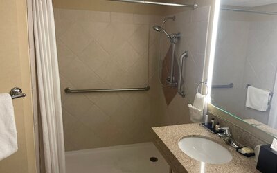 Wyndham Omaha / West Dodge