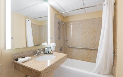 Wyndham Omaha / West Dodge