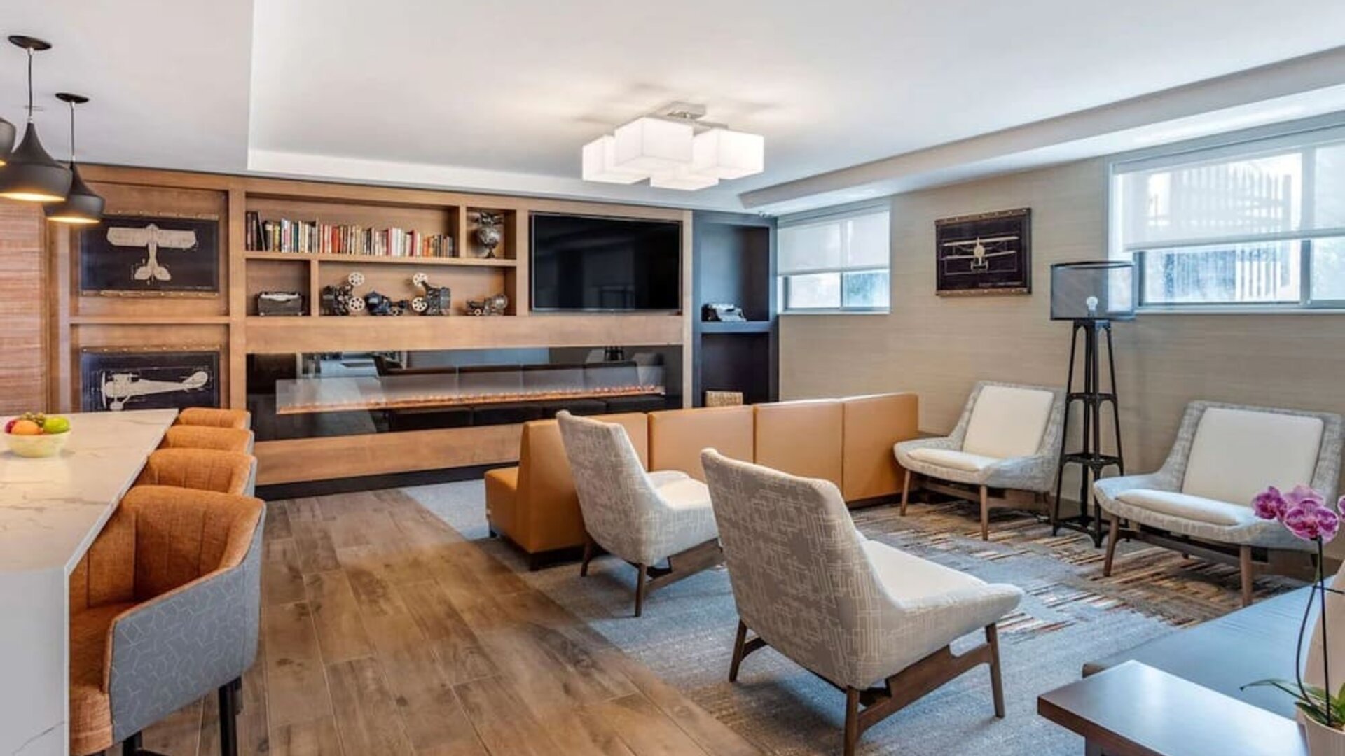 Coworking lounge at Comfort Inn JFK Airport.