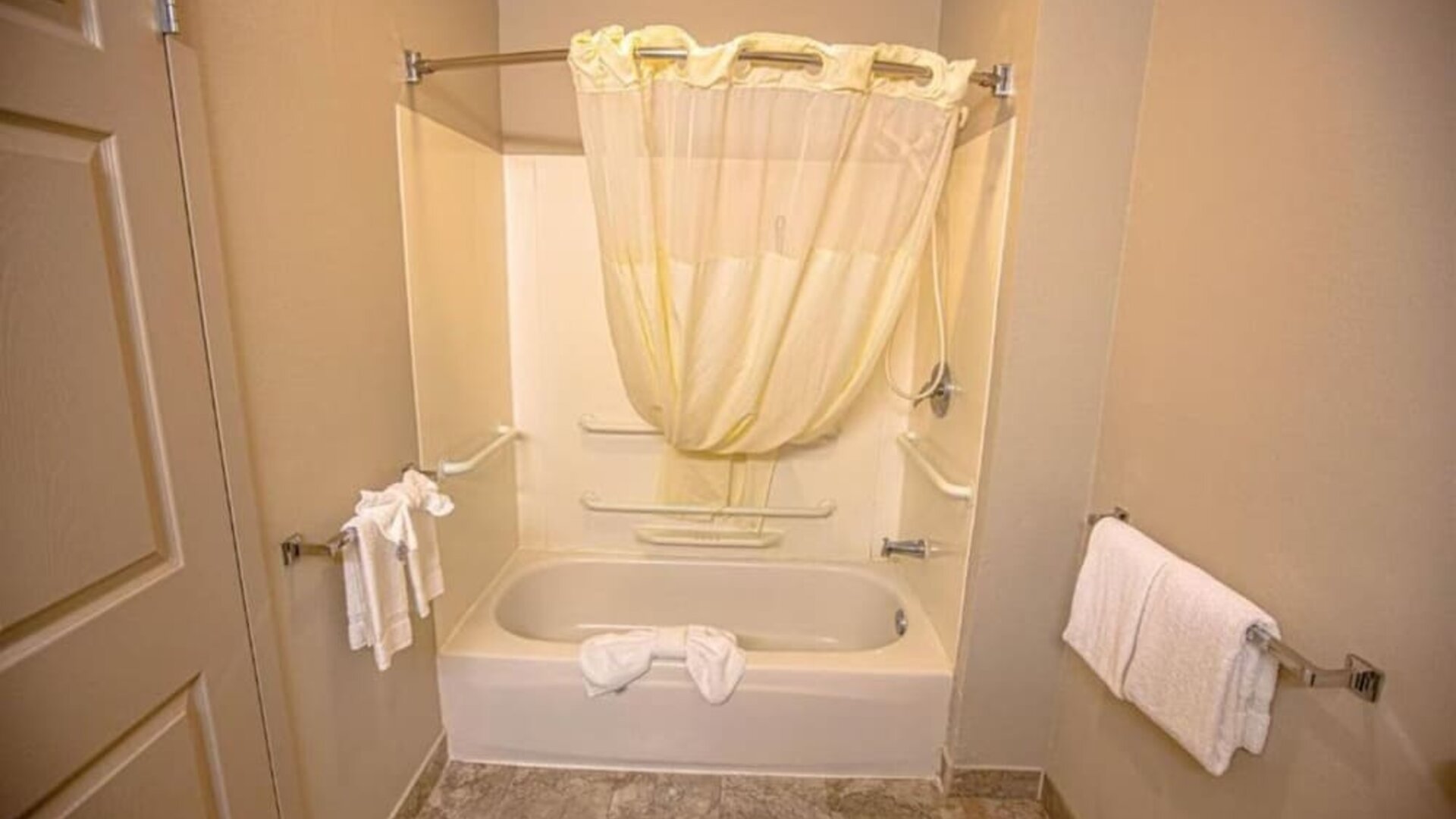 Guest bathroom with shower and bath at Coratel Inn And Suites By Jasper Ocean Shores.