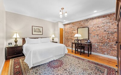 Penn's View Hotel