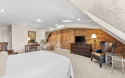 Penn's View Hotel