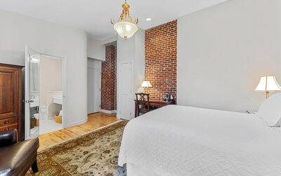 Penn's View Hotel