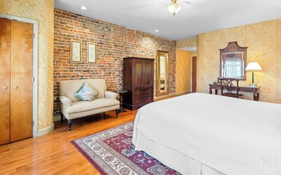 Penn's View Hotel