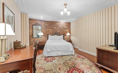 Penn's View Hotel