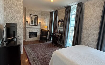 Penn's View Hotel