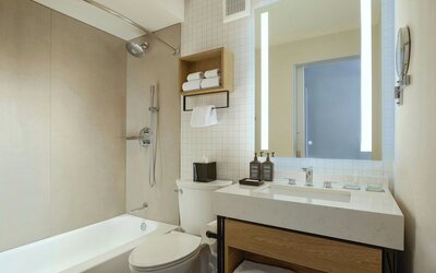 Sheraton Philadelphia University City Hotel