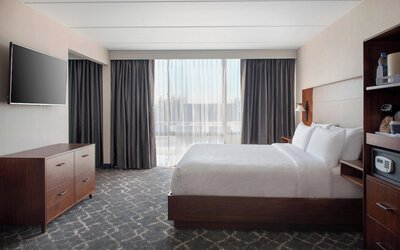 Four Points by Sheraton Philadelphia Northeast