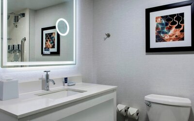 Four Points by Sheraton Philadelphia Northeast