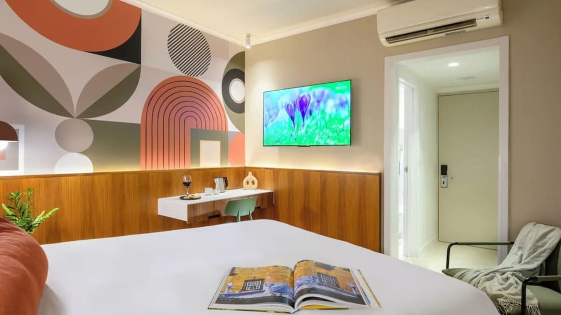 Romantic king room with AC at Prima Vera Hotel.