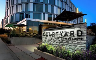 Courtyard Philadelphia South at The Navy Yard