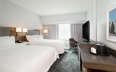 Deluxe Suite, 1 King Bed, Accessible, Bathtub