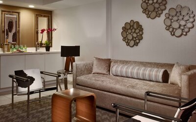 Deluxe Room, 1 King Bed, Accessible (Hearing, Tub)