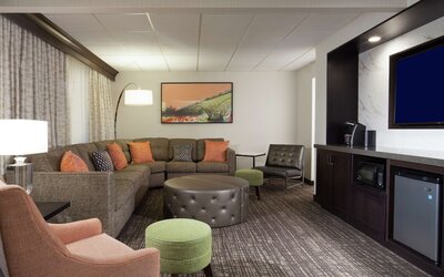 Embassy Suites by Hilton Philadelphia Airport