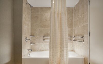 Embassy Suites by Hilton Philadelphia Airport