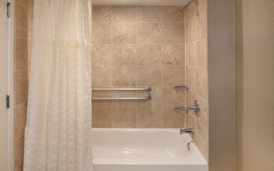Embassy Suites by Hilton Philadelphia Airport