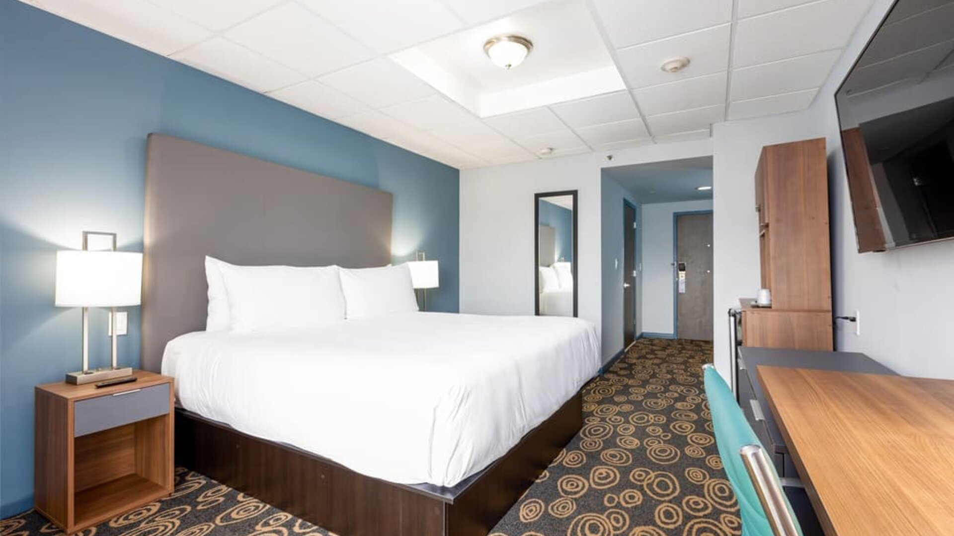 Day use room with TV at Regency Miami Airport By Sonesta.