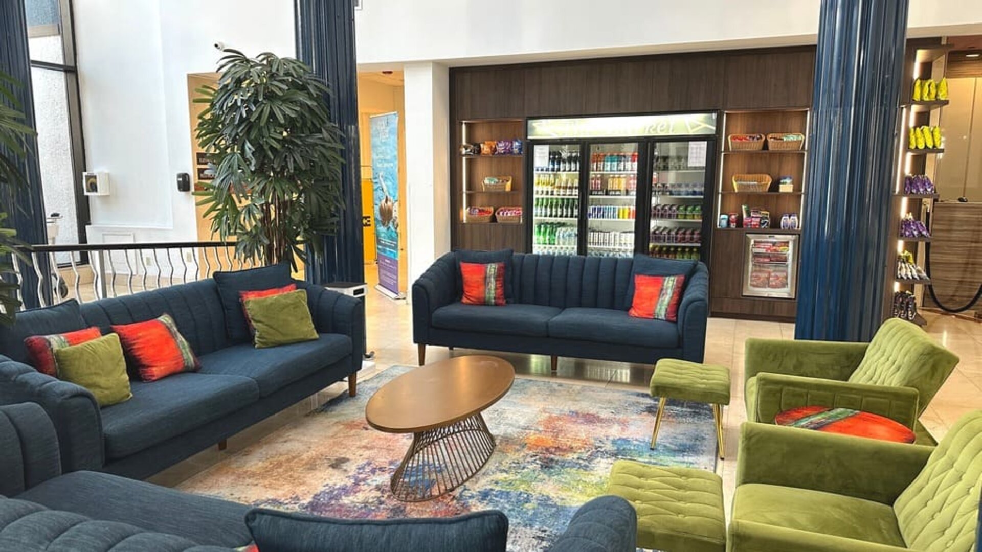 Lobby and lounge at Regency Miami Airport By Sonesta.