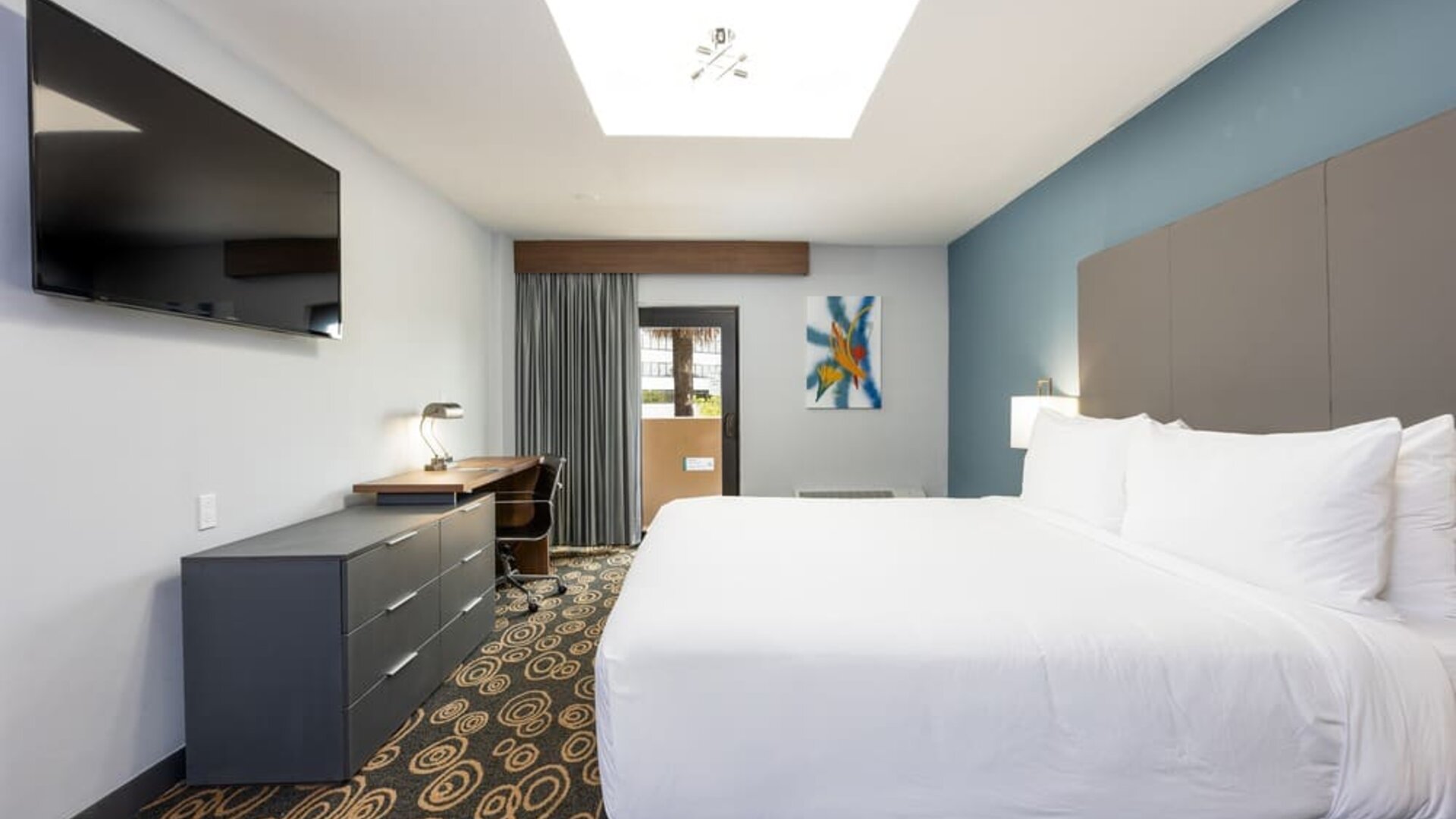 King room with TV at Regency Miami Airport By Sonesta.