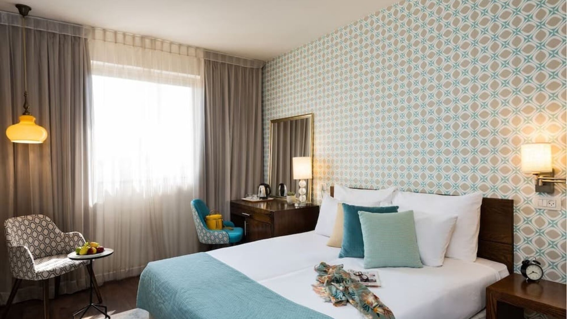 Day use room with natural light at Prima Royale Hotel.