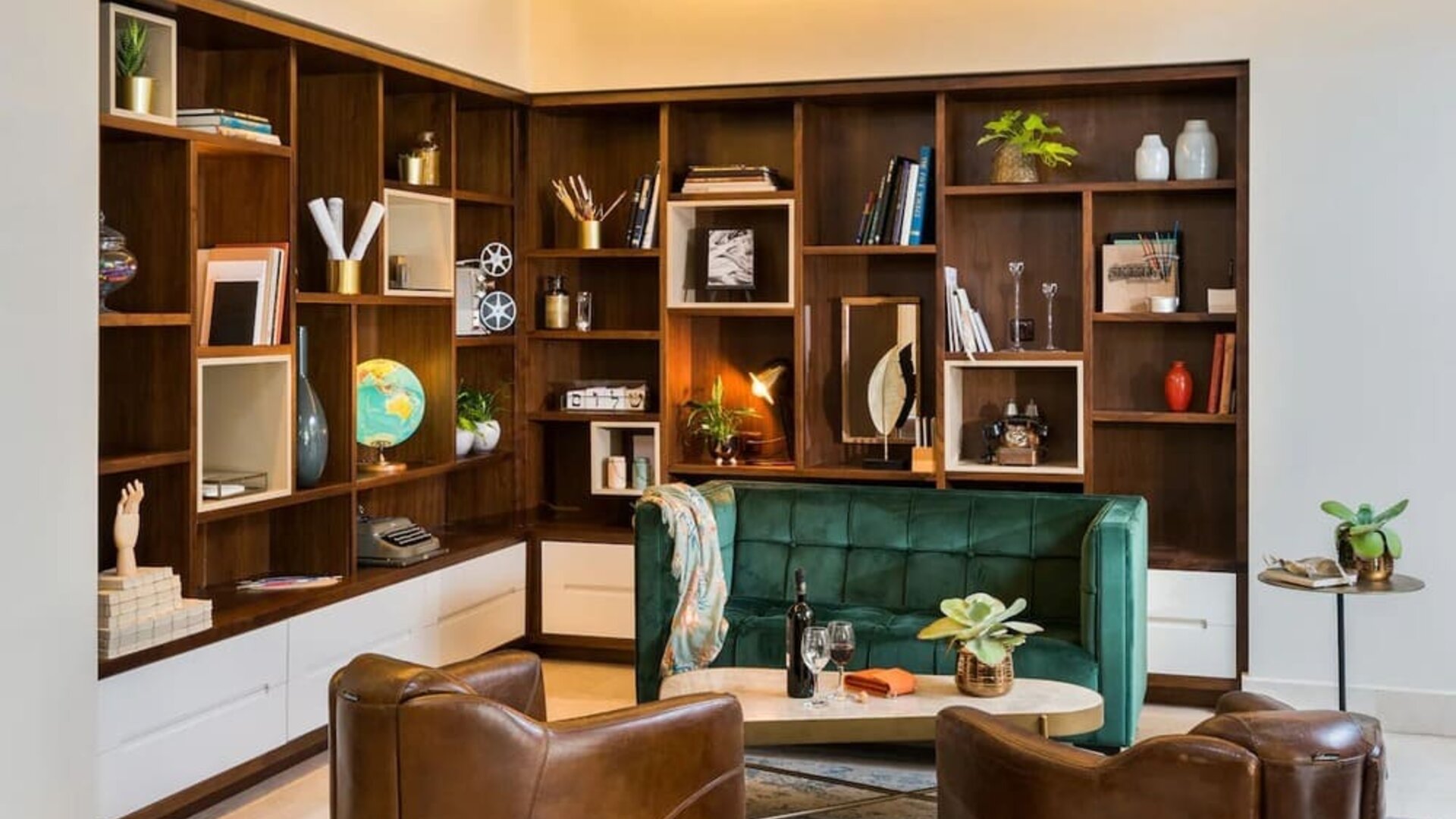 Library and meeting space at Prima Royale Hotel.