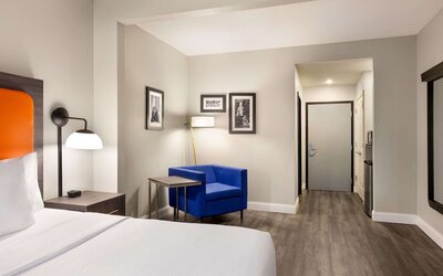 La Quinta Inn & Suites by Wyndham Mt. Laurel - Philadelphia