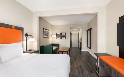 La Quinta Inn & Suites by Wyndham Mt. Laurel - Philadelphia