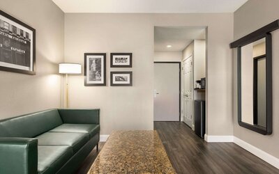 La Quinta Inn & Suites by Wyndham Mt. Laurel - Philadelphia
