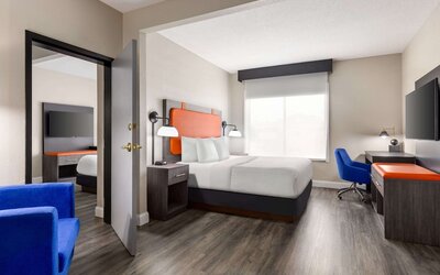 La Quinta Inn & Suites by Wyndham Mt. Laurel - Philadelphia