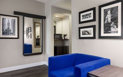 La Quinta Inn & Suites by Wyndham Mt. Laurel - Philadelphia