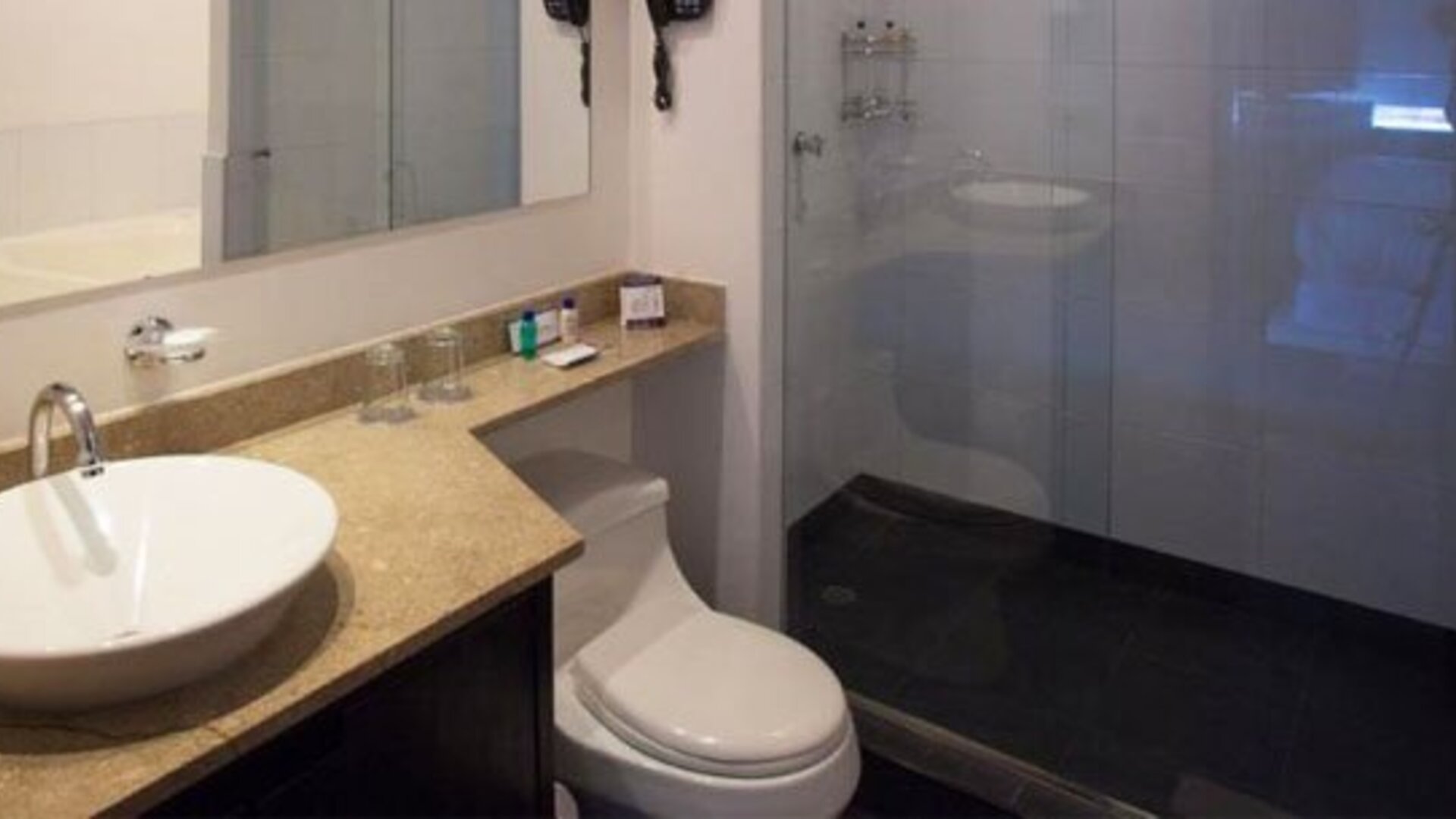 Hotel 104 Art Suites