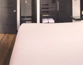 Hotel 104 Art Suites