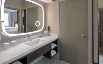 DoubleTree Suites by Hilton Hotel Mt. Laurel